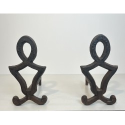 Paire de Chenets Modernistes en Fonte et Fer Forgé par Raymond Subes, Travail Français, Vers 1940