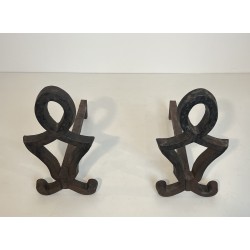 Paire de Chenets Modernistes en Fonte et Fer Forgé par Raymond Subes, Travail Français, Vers 1940
