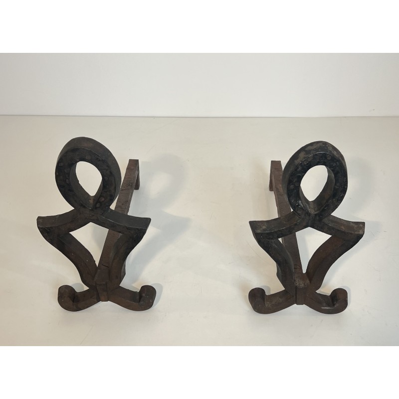 Paire de Chenets Modernistes en Fonte et Fer Forgé par Raymond Subes, Travail Français, Vers 1940