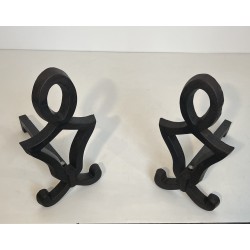 Paire de Chenets Modernistes en Fonte et Fer Forgé par Raymond Subes, Travail Français, Vers 1940