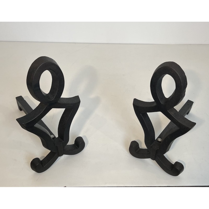 Paire de Chenets Modernistes en Fonte et Fer Forgé par Raymond Subes, Travail Français, Vers 1940