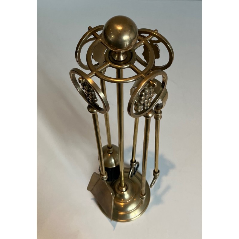 Nécessaire de Feu en Laiton Modèle aux Grappes de Raisins, Style Néoclassique, Travail Français, Vers 1950