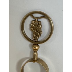 Nécessaire de Feu en Laiton Modèle aux Grappes de Raisins, Style Néoclassique, Travail Français, Vers 1950