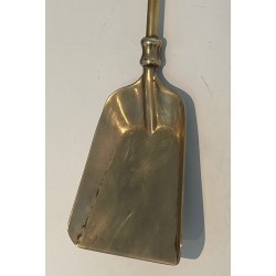 Nécessaire de Feu en Laiton Modèle aux Grappes de Raisins, Style Néoclassique, Travail Français, Vers 1950