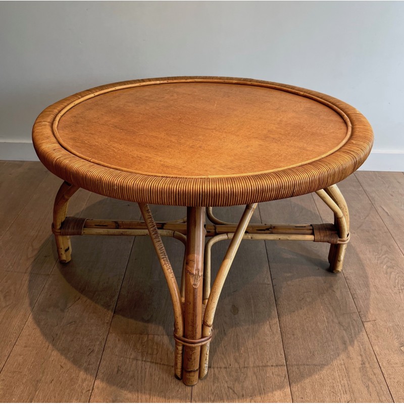 Table Basse Ronde en Rotin à Plateau de Bois Attribuée à Audoux-Minet, Travail Français, Vers 1950
