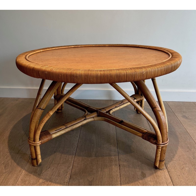 Table Basse Ronde en Rotin à Plateau de Bois Attribuée à Audoux-Minet, Travail Français, Vers 1950