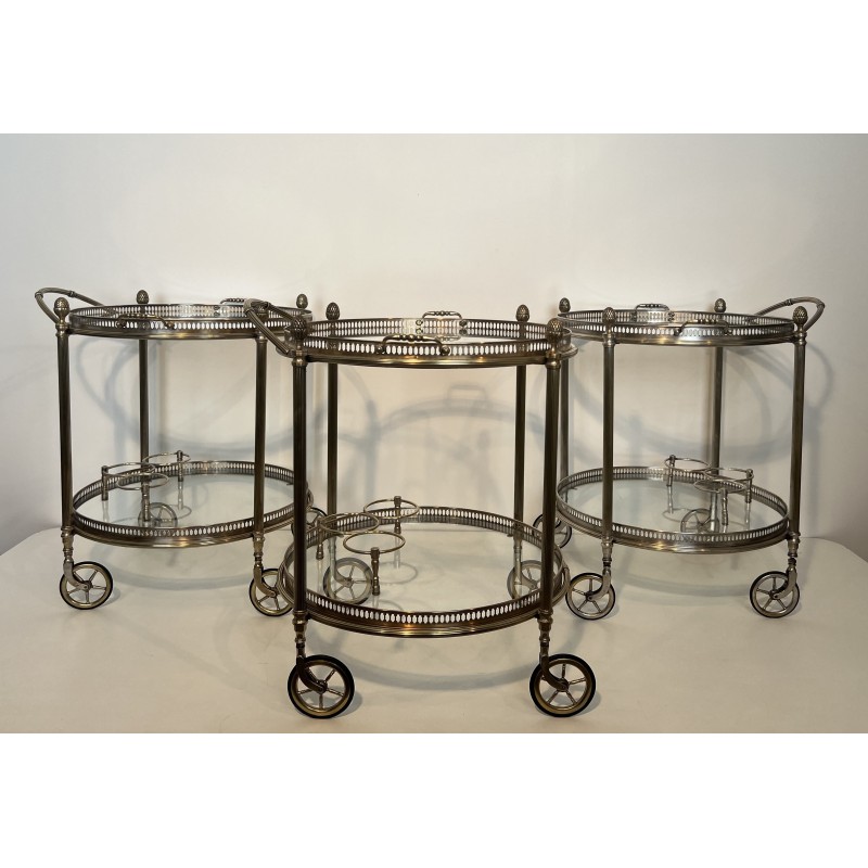 Rare Suite de 3 Tables Roulantes Rondes en Laiton Argenté de la Maison Baguès