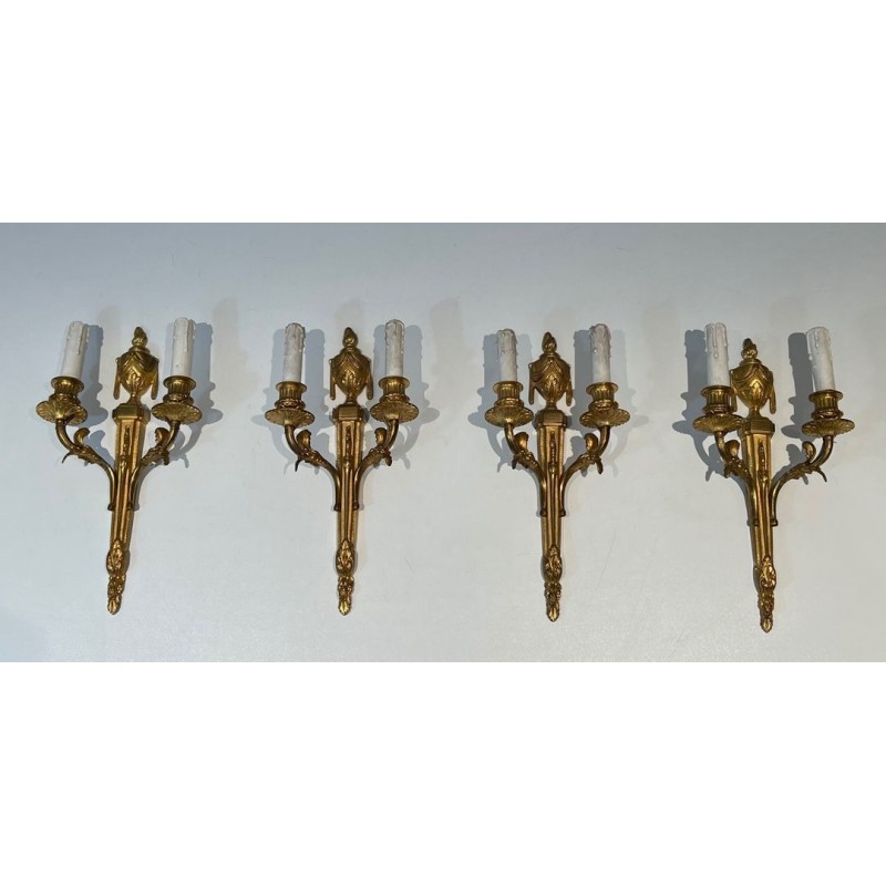 Suite de Quatre Appliques en Bronze de Style Louis XVI