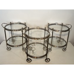 Rare Suite de 3 Tables Roulantes Rondes en Laiton Argenté de la Maison Baguès