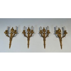 Suite de Quatre Appliques en Bronze de Style Louis XVI