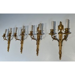 Suite de Quatre Appliques en Bronze de Style Louis XVI