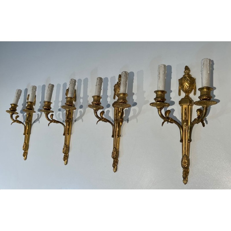 Suite de Quatre Appliques en Bronze de Style Louis XVI