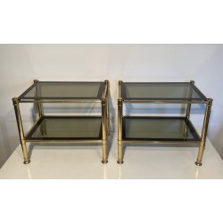 Paire de Bouts de Canapé en Laiton et Plateaux de Verres fumés. Vers 1970