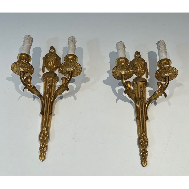 Suite de Quatre Appliques en Bronze de Style Louis XVI