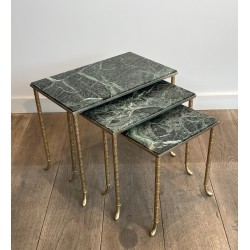 Suite de 3 Tables Gigognes en Métal Nickelé et Doré à Plateaux de Marbre Vert des Alpes, Maison Jansen, vers 1940
