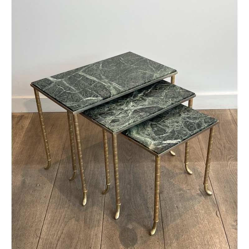 Suite de 3 Tables Gigognes en Métal Nickelé et Doré à Plateaux de Marbre Vert des Alpes, Maison Jansen, vers 1940