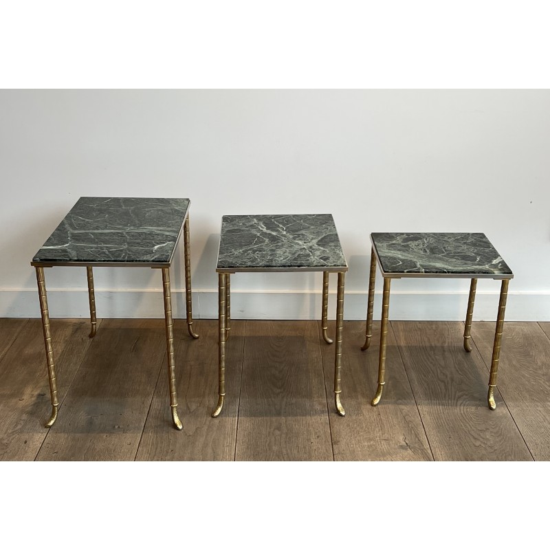 Suite de 3 Tables Gigognes en Métal Nickelé et Doré à Plateaux de Marbre Vert des Alpes, Maison Jansen, vers 1940