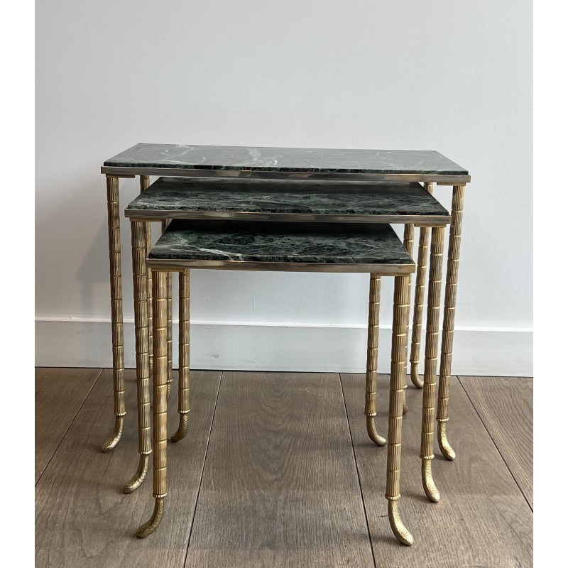 Suite de 3 Tables Gigognes en Métal Nickelé et Doré à Plateaux de Marbre Vert des Alpes, Maison Jansen, vers 1940
