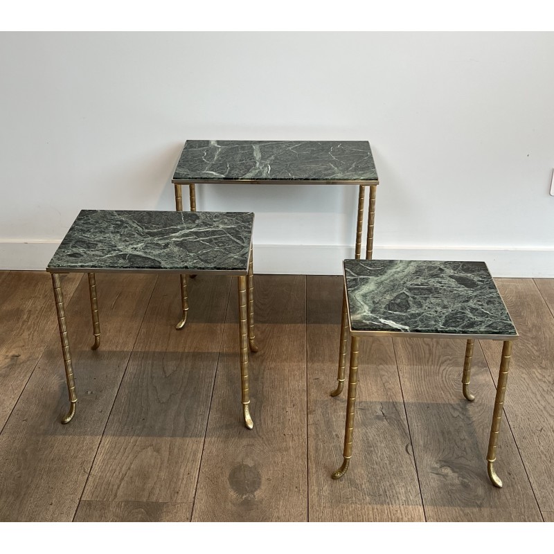 Suite de 3 Tables Gigognes en Métal Nickelé et Doré à Plateaux de Marbre Vert des Alpes, Maison Jansen, vers 1940