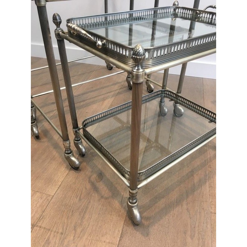 Rare Suite de 3 Tables Gigognes à Roulettes Néoclassiques en Laiton Argenté, Maison Baguès, vers 1940