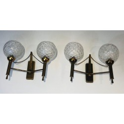 Paire d'Appliques en Laiton et Boules de Verre. Vers 1970