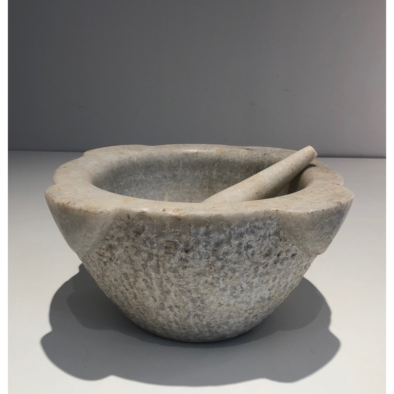 Set of two Carrara marble mortars with their pestles, 18th century.