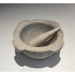 Set of two Carrara marble mortars with their pestles, 18th century.