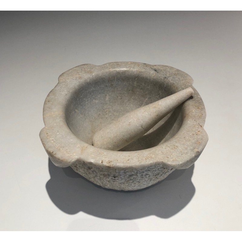 Set of two Carrara marble mortars with their pestles, 18th century.