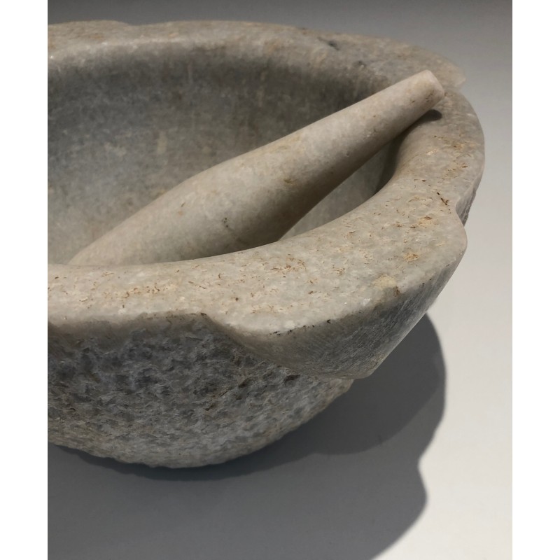 Set of two Carrara marble mortars with their pestles, 18th century.