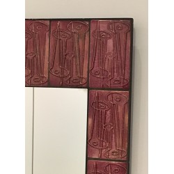 Miroir en céramique rose, travail d'atelier français, vers 1970.