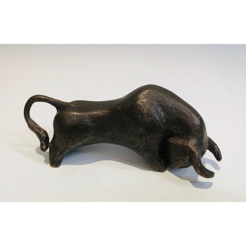 Sculpture en Bronze Représentant un Taureau. Cachet en Creux