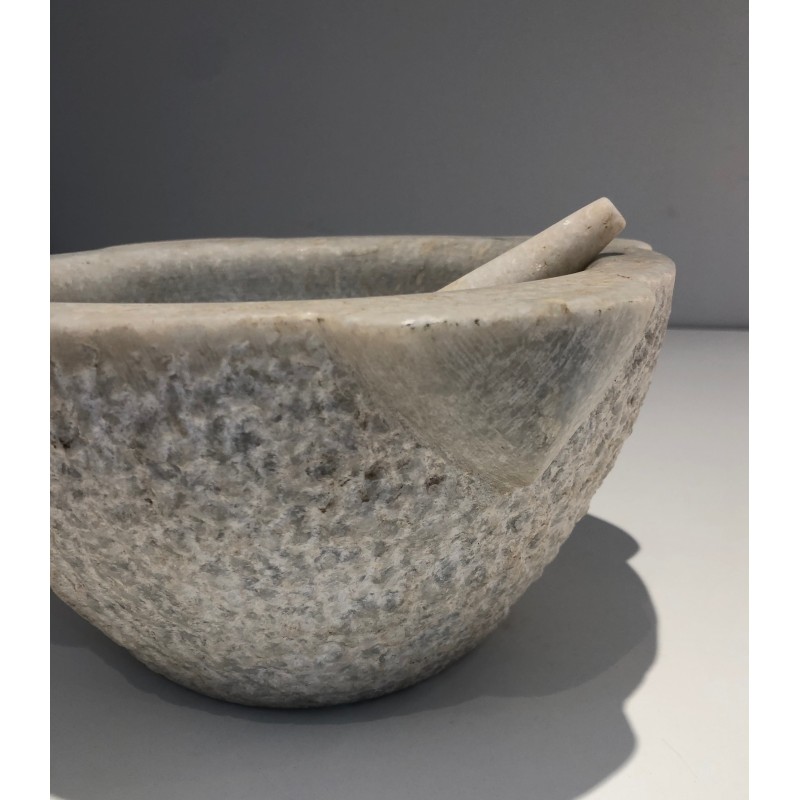 Set of two Carrara marble mortars with their pestles, 18th century.