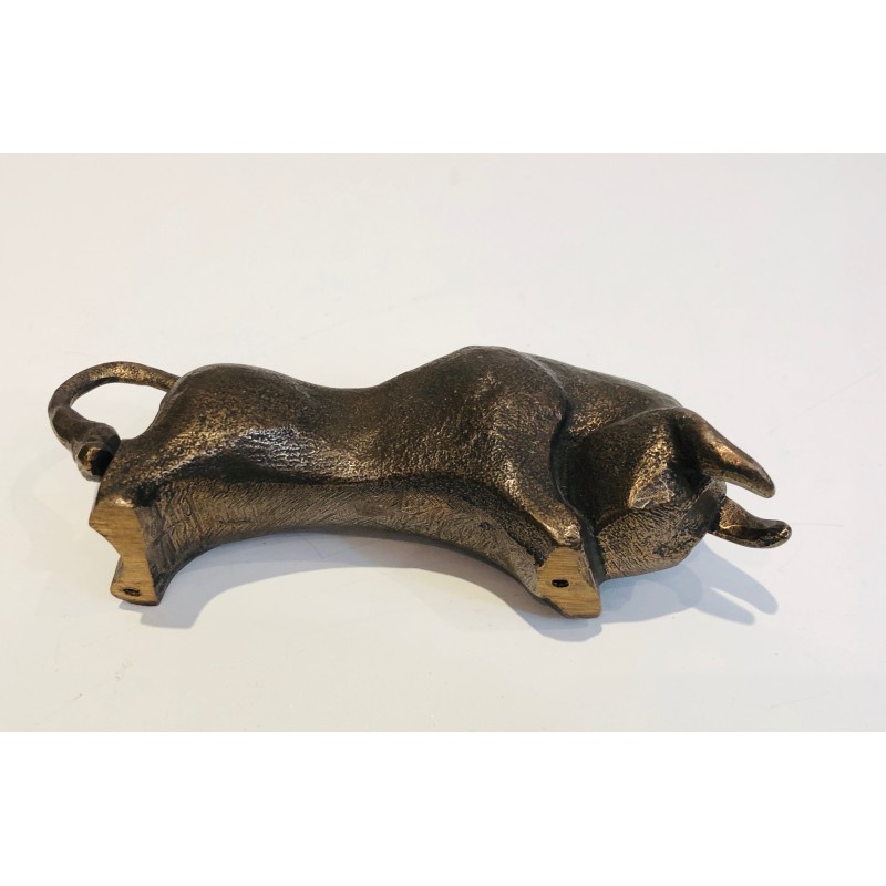 Sculpture en Bronze Représentant un Taureau. Cachet en Creux