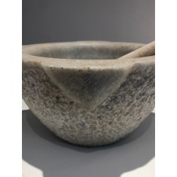 Set of two Carrara marble mortars with their pestles, 18th century.