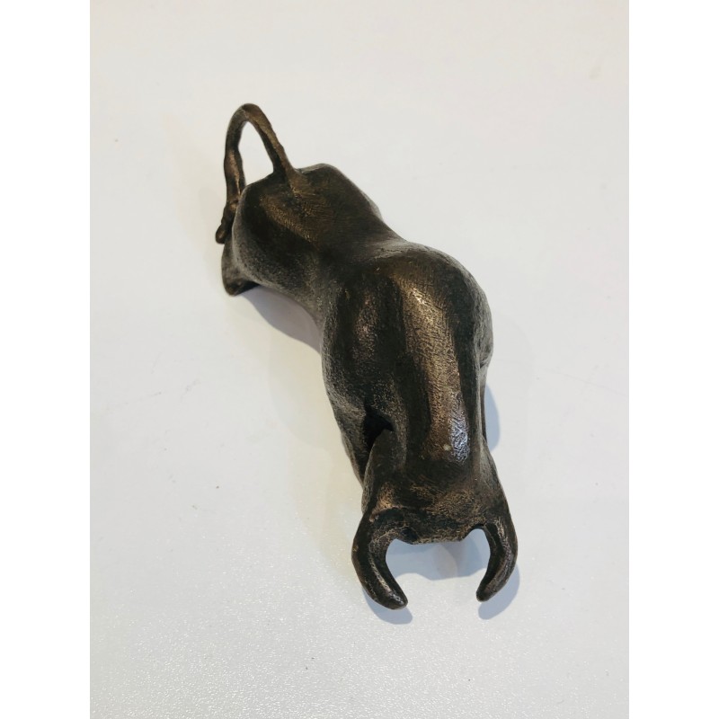 Sculpture en Bronze Représentant un Taureau. Cachet en Creux