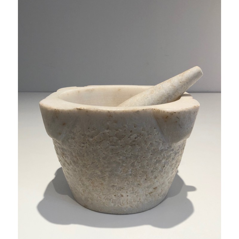 Set of two Carrara marble mortars with their pestles, 18th century.