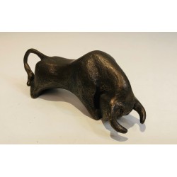 Sculpture en Bronze Représentant un Taureau. Cachet en Creux