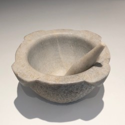 Set of two Carrara marble mortars with their pestles, 18th century.