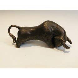 Sculpture en Bronze Représentant un Taureau. Cachet en Creux