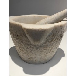 Set of two Carrara marble mortars with their pestles, 18th century.