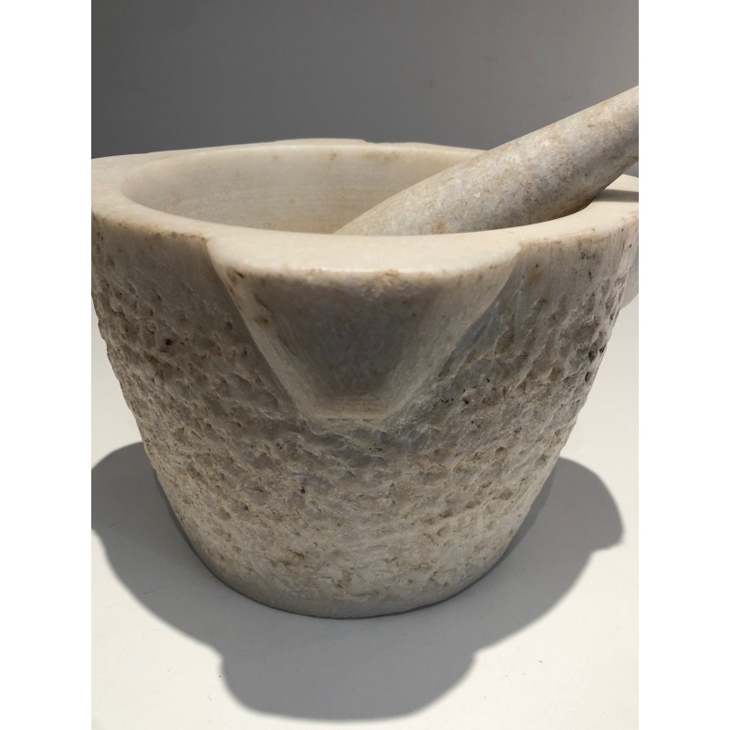 Set of two Carrara marble mortars with their pestles, 18th century.