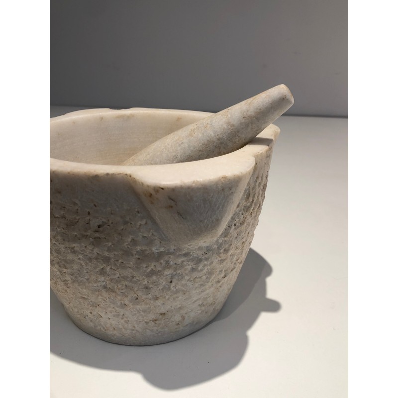 Set of two Carrara marble mortars with their pestles, 18th century.