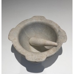 Set of two Carrara marble mortars with their pestles, 18th century.