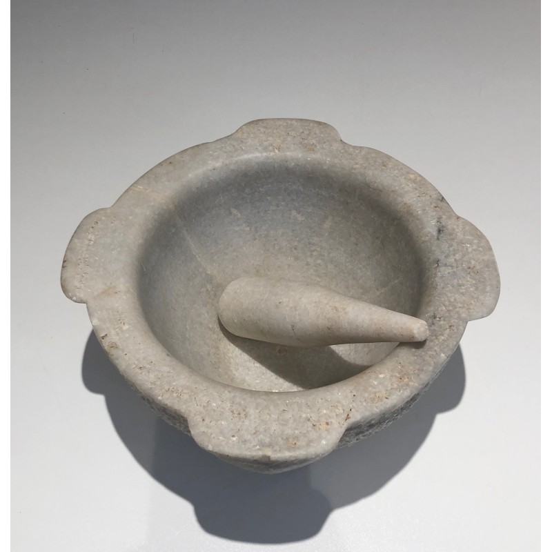 Set of two Carrara marble mortars with their pestles, 18th century.