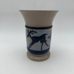 Vase en céramique à décor figuratif représentant une scène de chasse – vers 1930