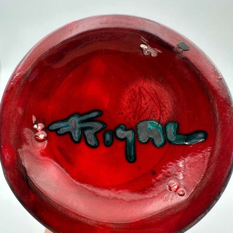 Bouteille moderniste en céramique émaillée rouge à bouchon sculptural – Signée, vers 1970