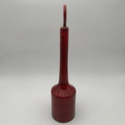 Bouteille moderniste en céramique émaillée rouge à bouchon sculptural – Signée, vers 1970