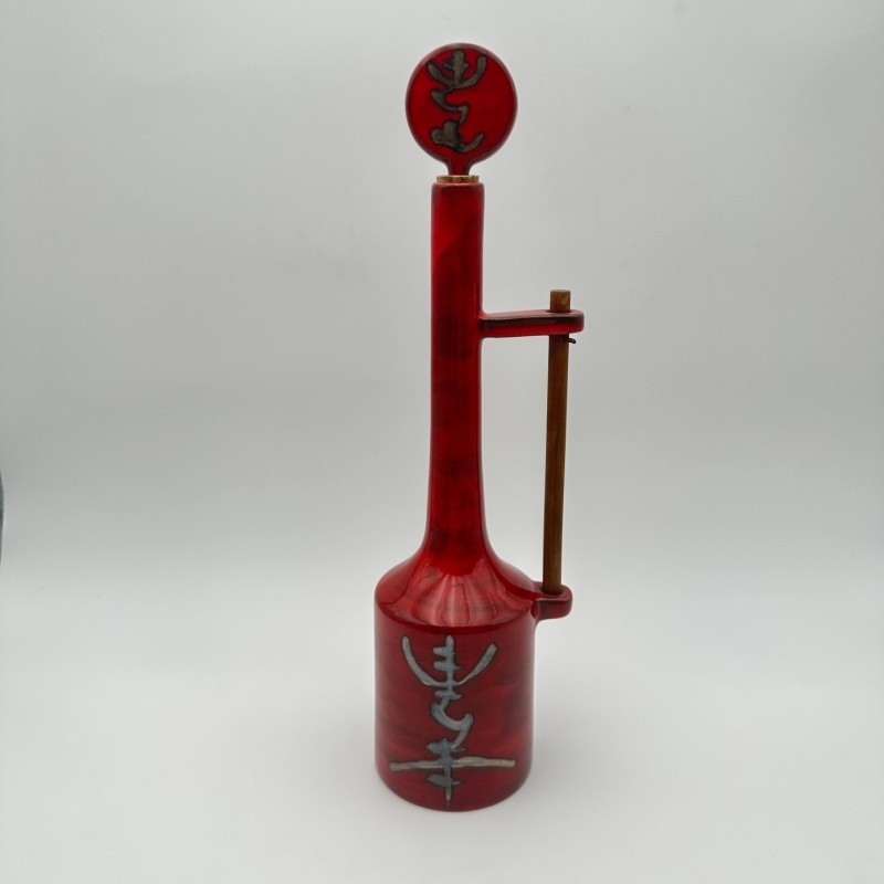 Bouteille moderniste en céramique émaillée rouge à bouchon sculptural – Signée, vers 1970