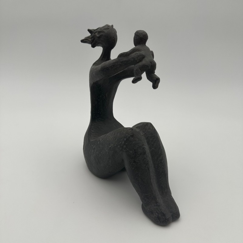 Sculpture moderniste en céramique représentant une femme portant un enfant – France, vers 1970