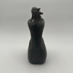 Sculpture moderniste en céramique représentant une femme portant un enfant – France, vers 1970